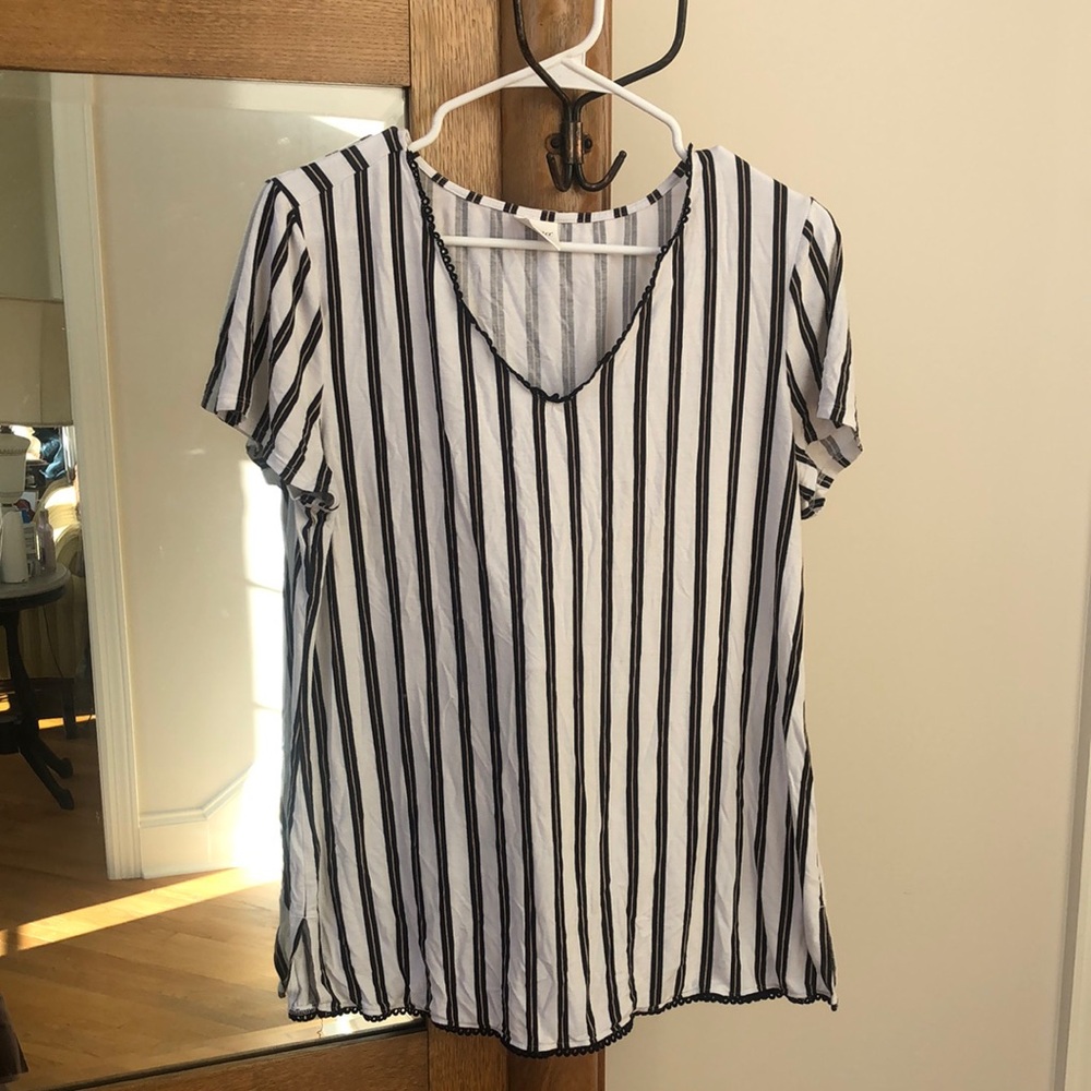Soma Short Sleeve Pajama Top, Size M, White w/black and tan stripes, Eyelet Trim